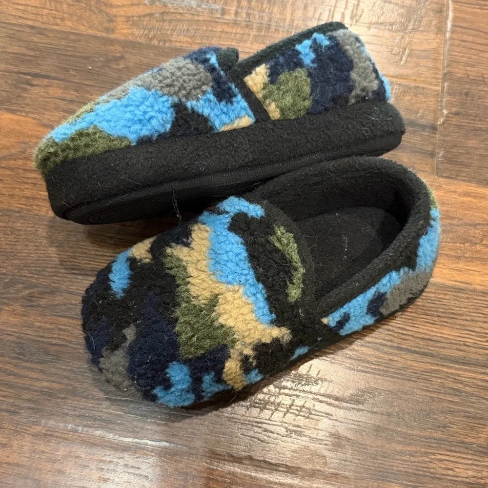 Wonder Nation Kids Cozy Plush Slip-On Slippers in Blue Camo